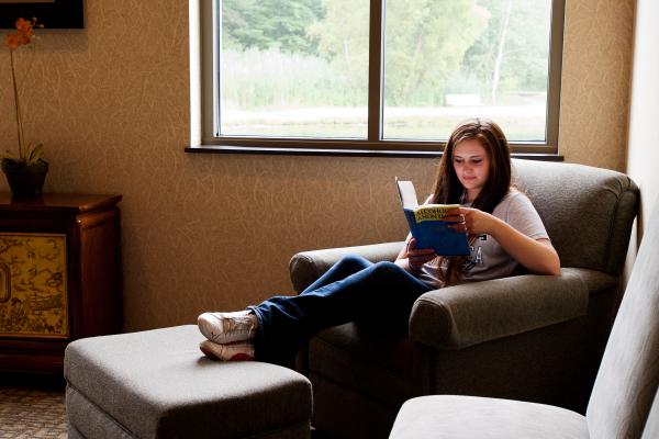 Glenbeigh features a meditation room that overlooks a natural setting. It's the perfect place for reading or reflection.